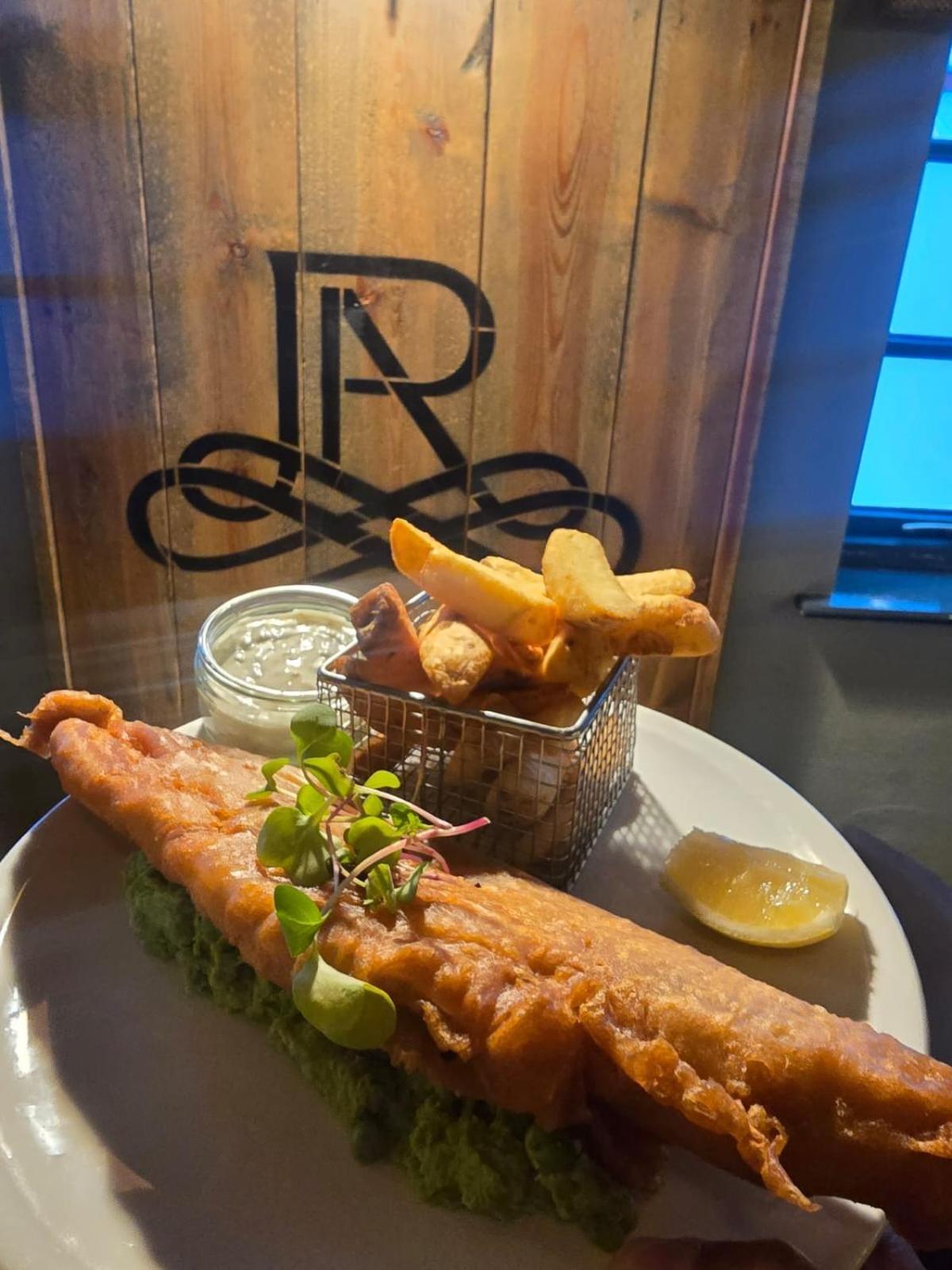 The Royal Arms Hotel 서튼체니 외부 사진
